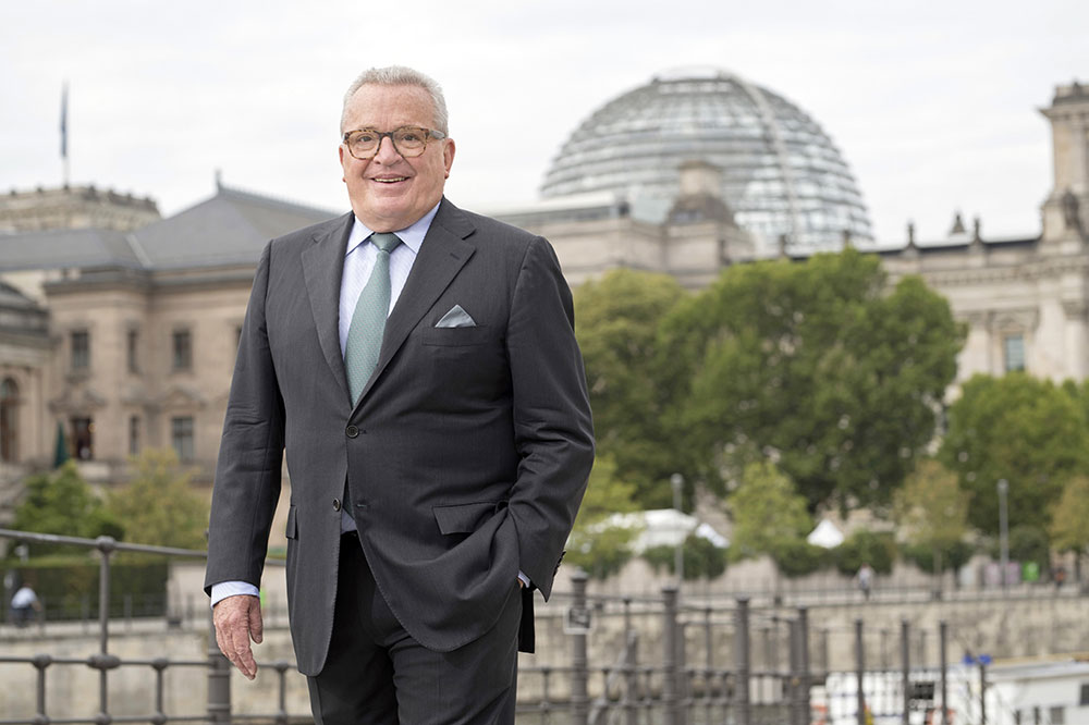 Dr. Thomas Sattelberger